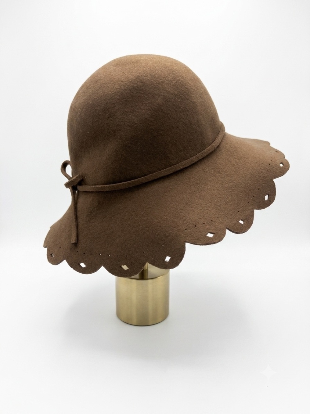 Women's Scalloped Brim Felt Cloche Hat - Brown
